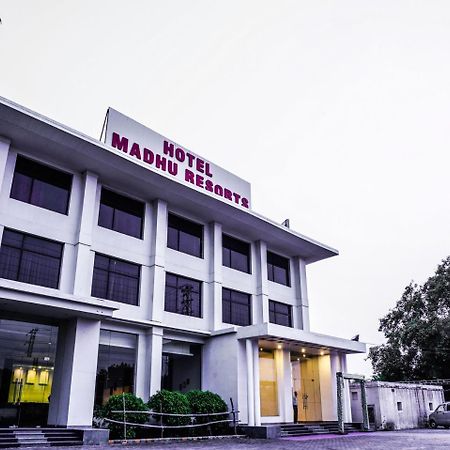 Madhu Resort Agra  Luaran gambar
