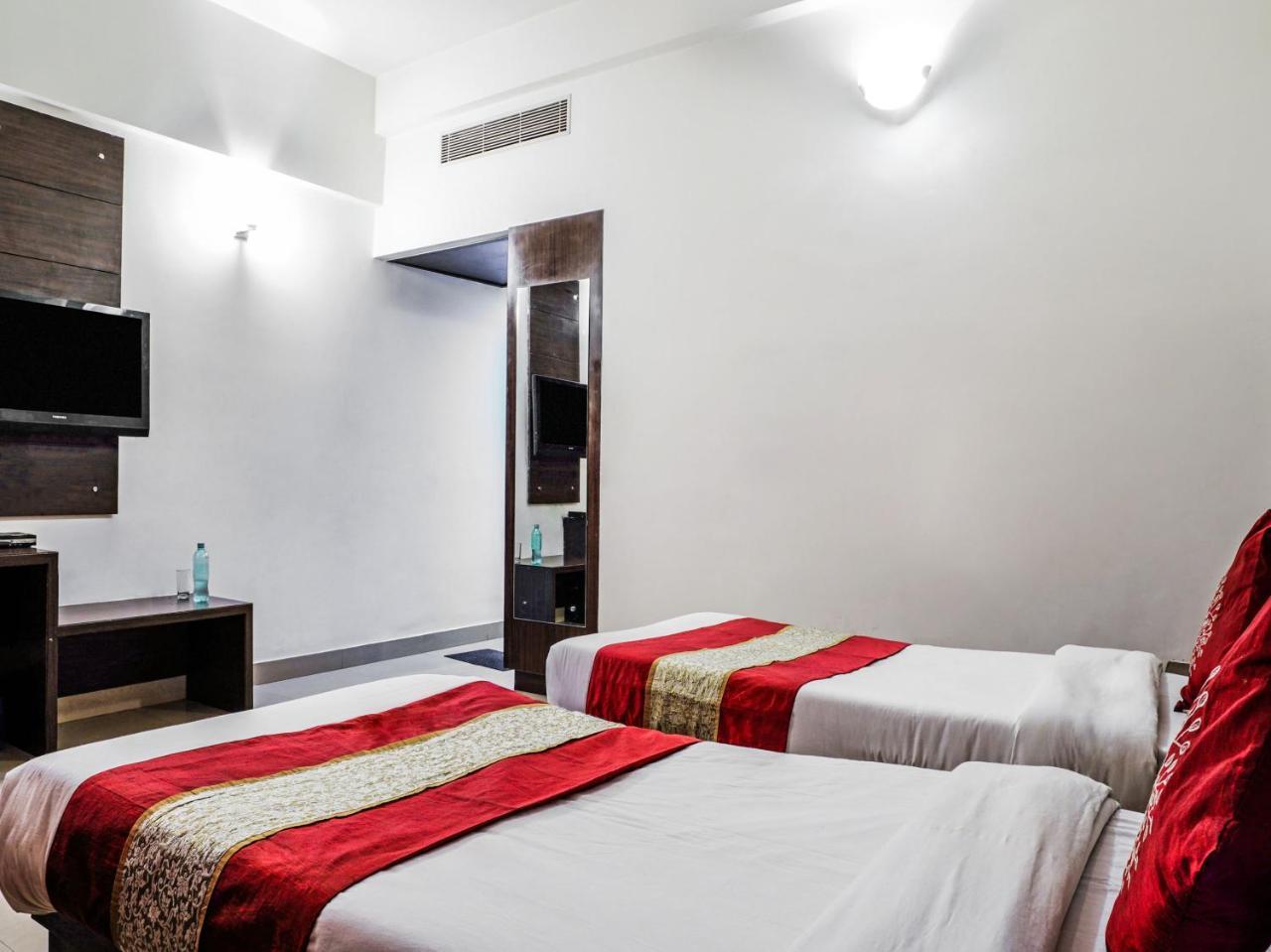 Madhu Resort Agra  Luaran gambar